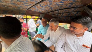 Bengal: Ashwini Vaishnaw takes metro, autorickshaw rides in Kolkata Bengal: Ashwini Vaishnaw takes metro, autorickshaw rides in Kolkata