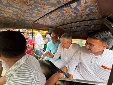 Bengal: Ashwini Vaishnaw takes metro, autorickshaw rides in Kolkata