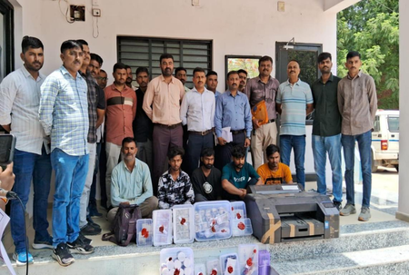Gujarat Police bust counterfeit currency racket, seize fake notes worth Rs 28.94 lakh Gujarat Police bust counterfeit currency racket, seize fake notes worth Rs 28.94 lakh