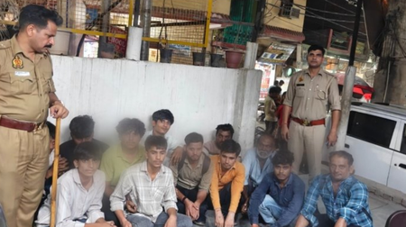 Noida police take action against 366 for public drinking Noida police take action against 366 for public drinking