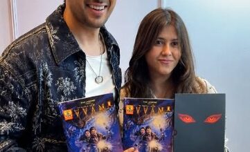 Sidharth Malhotra sends love and hugs to Ekta Kapoor on her birthday Sidharth Malhotra sends love and hugs to Ekta Kapoor on her birthday