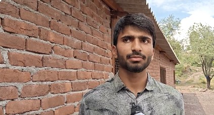 J&K: Rajouri resident mints money with poultry farm, inspires others to benefit from Central scheme J&K: Rajouri resident mints money with poultry farm, inspires others to benefit from Central scheme