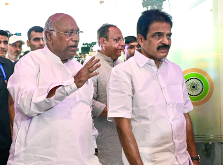 Senior Congress leaders to discuss political developments tomorrow