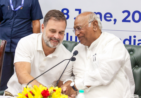 Cong chief Kharge, K’taka CM greet LoP Gandhi on birthday; praise his inclusive leadership Cong chief Kharge, K’taka CM greet LoP Gandhi on birthday; praise his inclusive leadership