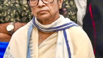 Amid speculation over TMC-Congress merger, Mamata returns to Kolkata alone Amid speculation over TMC-Congress merger, Mamata returns to Kolkata alone