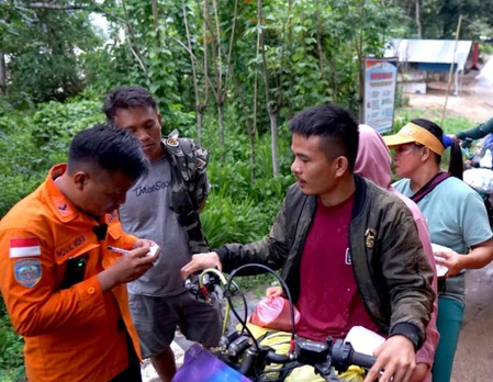 Indonesia urges northern coastal residents to evacuate after powerful Philippine quake Indonesia urges northern coastal residents to evacuate after powerful Philippine quake