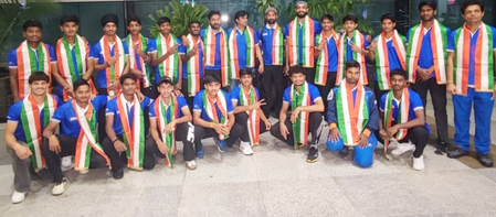 U18 men’s and women’s hockey stars accorded grand welcome at Delhi airport after Asia Cup success U18 men’s and women’s hockey stars accorded grand welcome at Delhi airport after Asia Cup success