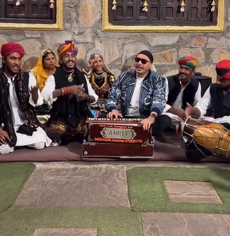 Sukhbir adds Rajasthani flavour to his Punjabi song ‘Sauda Khara Khara’ Sukhbir adds Rajasthani flavour to his Punjabi song ‘Sauda Khara Khara’