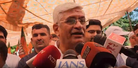 Gajendra Shekhawat hits back at Gehlot, says ‘fear does not run in my blood’ Gajendra Shekhawat hits back at Gehlot, says ‘fear does not run in my blood’
