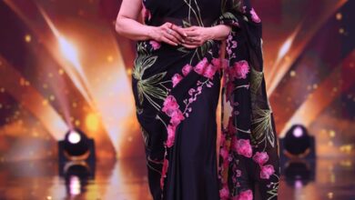 Madhuri Dixit-Jaaved Jaaferi recreate ‘Gabbar Singh Yeh Keh Kar Gaya’ after almost three decades Madhuri Dixit-Jaaved Jaaferi recreate ‘Gabbar Singh Yeh Keh Kar Gaya’ after almost three decades