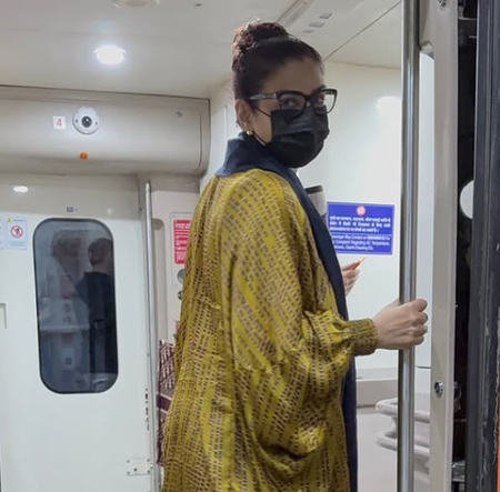Raveena Tandon travels in Vande Bharat, hails ‘Make In India’ endeavor Raveena Tandon travels in Vande Bharat, hails ‘Make In India’ endeavor