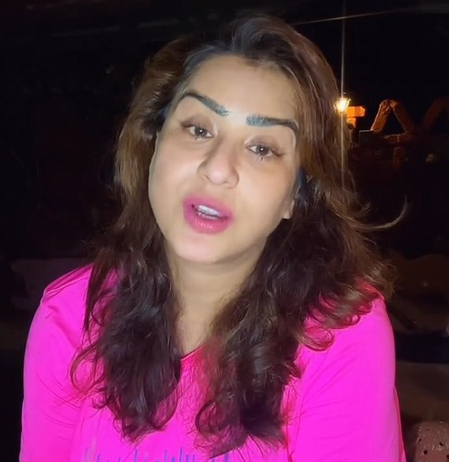 Shilpa Shinde asks Hina Khan to support Khan Sir instead of writing lengthy English notes against her