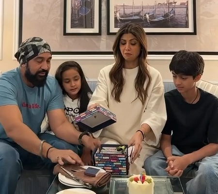 Shilpa Shetty shares a glimpse of her perfect birthday celebration with family Shilpa Shetty shares a glimpse of her perfect birthday celebration with family