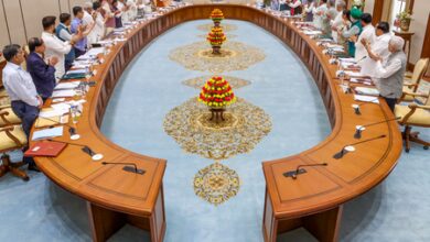 Cabinet resolution applauds PM Modi on becoming longest serving Prime Minister, ministers give standing ovation (Ld) Cabinet resolution applauds PM Modi on becoming longest serving Prime Minister, ministers give standing ovation (Ld)