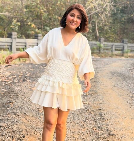 Hina Khan uses golden hour for photography after failing to find ‘anti-delulu pills’ Hina Khan uses golden hour for photography after failing to find ‘anti-delulu pills’