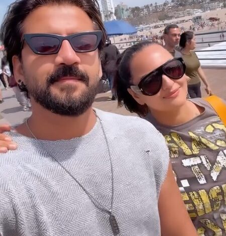 Sonakshi Sinha recreates Shah Rukh Khan’s iconic ‘pyaar dosti hai’ moment with Zaheer Iqbal Sonakshi Sinha recreates Shah Rukh Khan’s iconic ‘pyaar dosti hai’ moment with Zaheer Iqbal