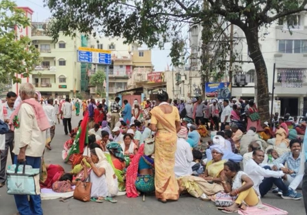 Jharkhand agitators stopped from marching to CM residence in Ranchi, 17 begin hunger strike