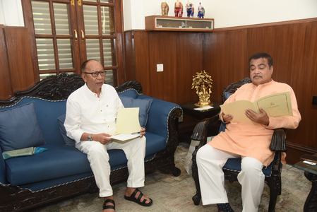 Manipur CM meets Gadkari, seeks early approval for highway projects Manipur CM meets Gadkari, seeks early approval for highway projects