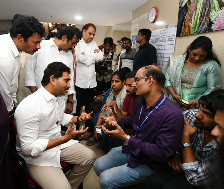 Andhra: Jagan demands additional Rs 1 crore ex-gratia to kin of Vizag mishap victims
