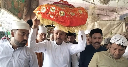BJP Minority Morcha offers ceremonial chadar at Ajmer Sharif Dargah to celebrate PM Modi’s historic tenure BJP Minority Morcha offers ceremonial chadar at Ajmer Sharif Dargah to celebrate PM Modi’s historic tenure