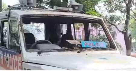 Several policemen injured as mob frees arrested cybercriminal in Jharkhand’s Giridih