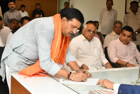 Gujarat CM, Deputy CM congratulate BJP’s four Rajya Sabha winners Gujarat CM, Deputy CM congratulate BJP’s four Rajya Sabha winners