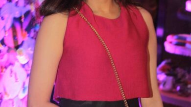 Madhoo recalls the time when she almost worked with Shah Rukh Khan Madhoo recalls the time when she almost worked with Shah Rukh Khan