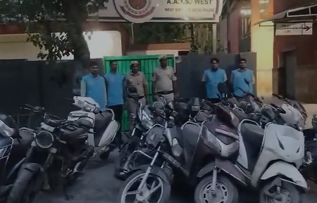 Delhi Police bust auto-lifters gang, arrest six Delhi Police bust auto-lifters gang, arrest six