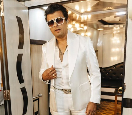 Sonu Nigam revisits his early musical days in rare 1993 throwback post Sonu Nigam revisits his early musical days in rare 1993 throwback post