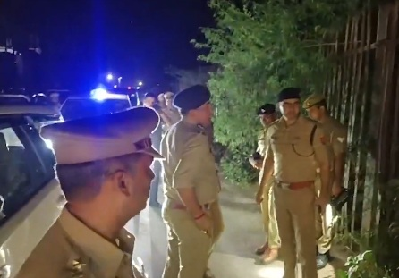 2 suspects apprehended over stone-pelting on train, with Mohan Bhagwat on board 2 suspects apprehended over stone-pelting on train, with Mohan Bhagwat on board