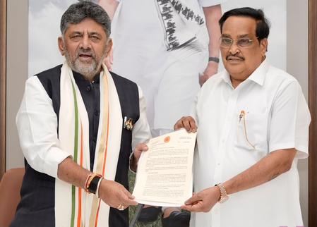 CM Shivakumar meets Jal Shakti Minister, seeks clearance for Mekedatu Project CM Shivakumar meets Jal Shakti Minister, seeks clearance for Mekedatu Project