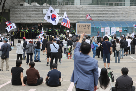 South Korea: Ex-election watchdog chief banned from leaving country amid ballot shortage probe South Korea: Ex-election watchdog chief banned from leaving country amid ballot shortage probe