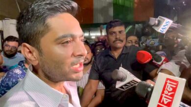 Bengal: Police search in-laws’ home of absconding aide of Abhishek Banerjee Bengal: Police search in-laws’ home of absconding aide of Abhishek Banerjee