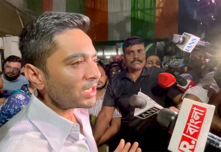 Bengal: Police search in-laws’ home of absconding aide of Abhishek Banerjee Bengal: Police search in-laws’ home of absconding aide of Abhishek Banerjee