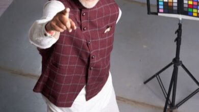 Big B packs up workday with 12 short films, 2 still shoots: Work is work Big B packs up workday with 12 short films, 2 still shoots: Work is work