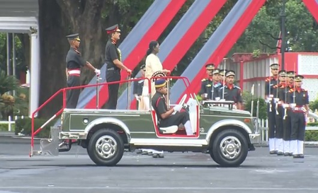 President Murmu reviews Passing Out Parade at Indian Military Academy with first batch of women NDA cadets President Murmu reviews Passing Out Parade at Indian Military Academy with first batch of women NDA cadets