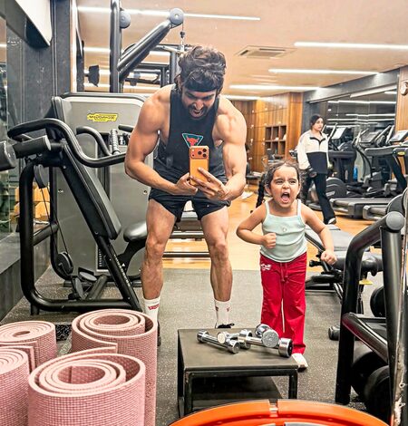 Gurmeet Choudhary shares adorable moment of daughter picking up gym lessons from him Gurmeet Choudhary shares adorable moment of daughter picking up gym lessons from him