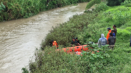Manipur: Search operation enters third day to trace schoolgirl swept away in flash floods Manipur: Search operation enters third day to trace schoolgirl swept away in flash floods