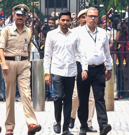 Abhishek Banerjee leaves CID office after over 8-hour questioning in signature mismatch case (2nd Ld) Abhishek Banerjee leaves CID office after over 8-hour questioning in signature mismatch case (2nd Ld)