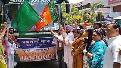 Punjab BJP chief flags off buses carrying devotees on Panch Teerth Yatra Punjab BJP chief flags off buses carrying devotees on Panch Teerth Yatra