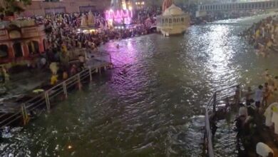 Massive surge of faith in Haridwar on Somvati Amavasya; devotees throng Ganga ghats Massive surge of faith in Haridwar on Somvati Amavasya; devotees throng Ganga ghats