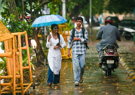 Light rain brings pleasant start to week for Delhi-NCR residents Light rain brings pleasant start to week for Delhi-NCR residents