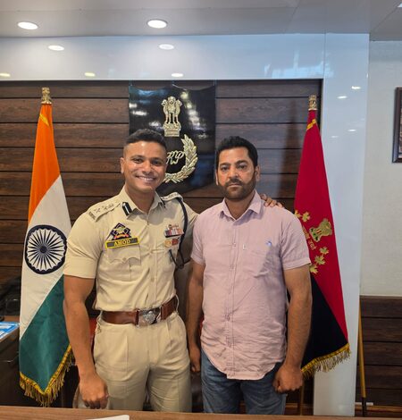J&K Police constable in Anantnag felicitated for tracing 3 missing minors J&K Police constable in Anantnag felicitated for tracing 3 missing minors