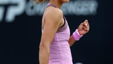 Nottingham Open: Zheng Qinwen rallies past Sakkari for first grass-court win of season