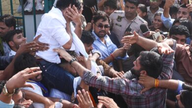 Abhijeet Dipke slapped by two youths during Jaipur protest