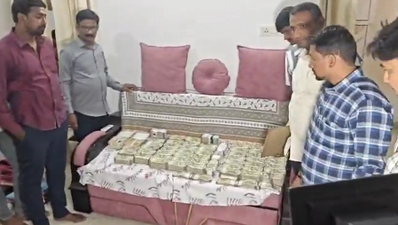 Telangana ACB raids govt official’s premises, seizes Rs one crore in cash Telangana ACB raids govt official’s premises, seizes Rs one crore in cash