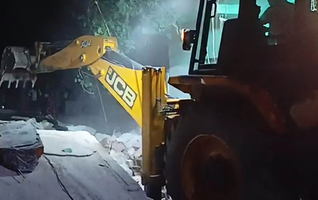 Tension erupts at Bengal’s Habra Railway Station during major anti-encroachment drive Tension erupts at Bengal’s Habra Railway Station during major anti-encroachment drive