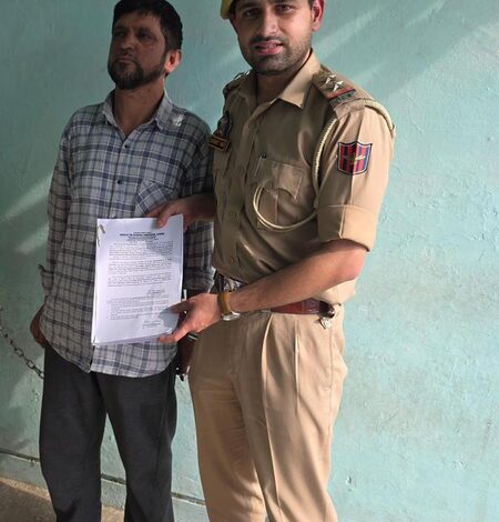 Notorious drug peddler booked in Anantnag, licences of two medical shops cancelled in Rajouri