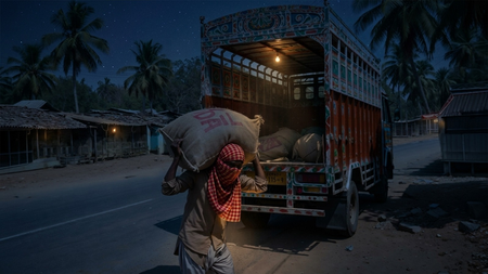 Truckload of moong stolen from Jabalpur market yard; culprits return vehicle empty Truckload of moong stolen from Jabalpur market yard; culprits return vehicle empty