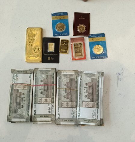 CISF foils smuggling bid at IGI Airport; seizes 1.21 kg gold, unaccounted cash CISF foils smuggling bid at IGI Airport; seizes 1.21 kg gold, unaccounted cash